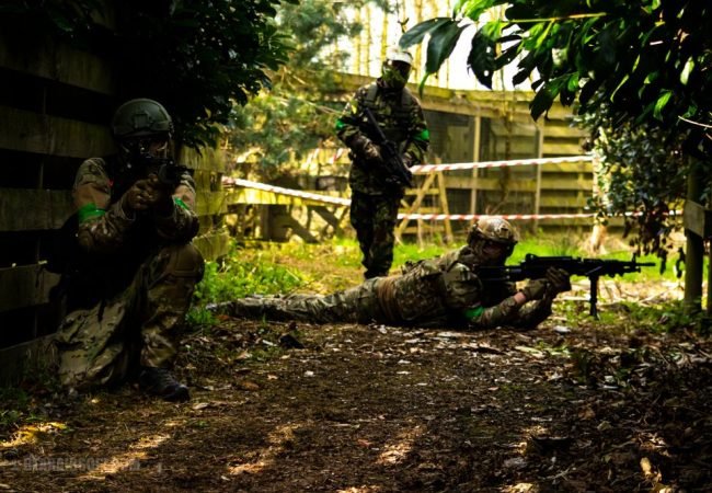 Une équipe d'airsoft en pleine partie - Od5563 [Pseudo Wikipédia] | Creative Commons Attribution 4.0